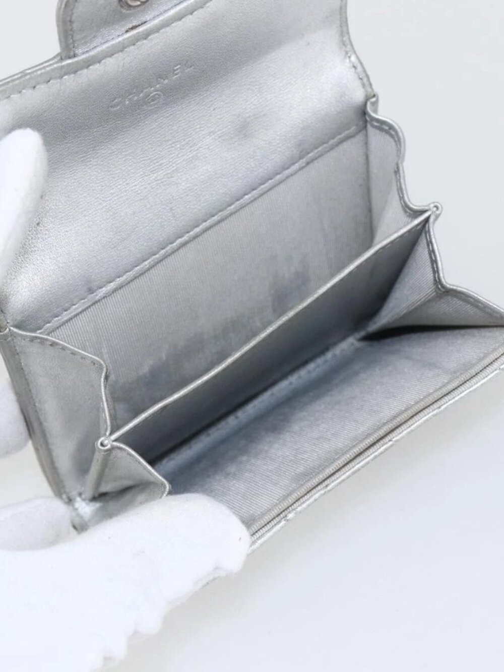 CHANEL Matelasse Card Case Leather Silver CC Auth 171336 - Picture 12 of 16